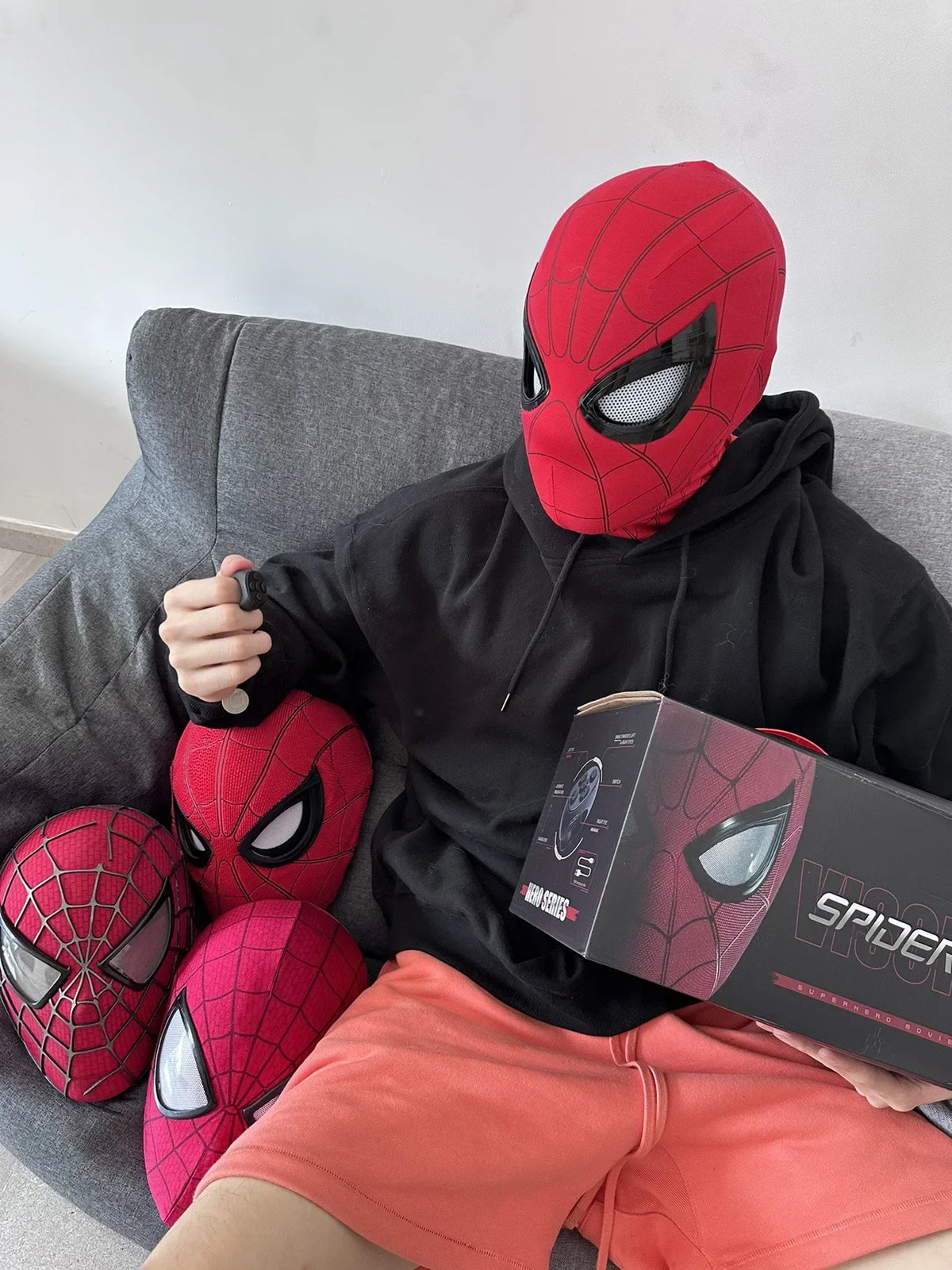 2026 《Spider Man:Brand New Day 》 1:1 scale mask, chin strap with operable blink control, Halloween Spider Man cosplay toy